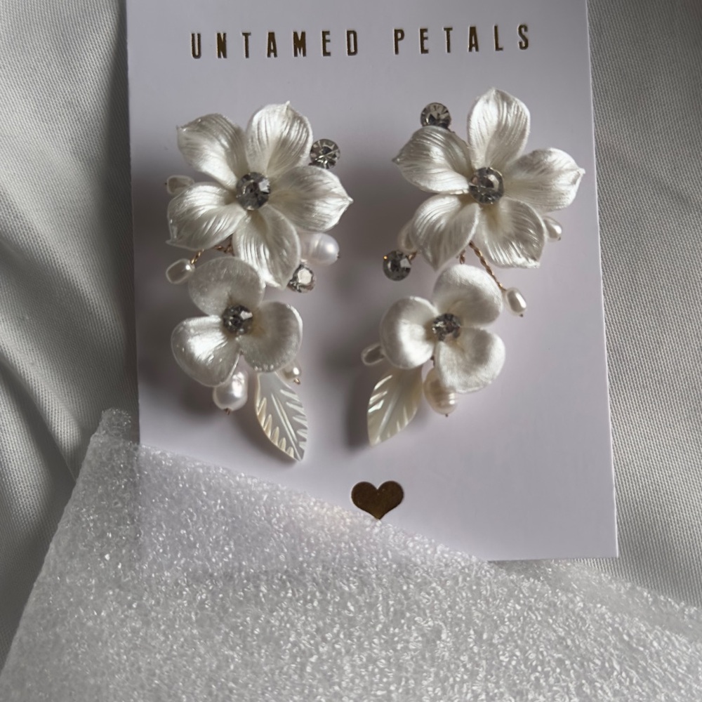 COPY - Elegant Silver Floral Earrings
